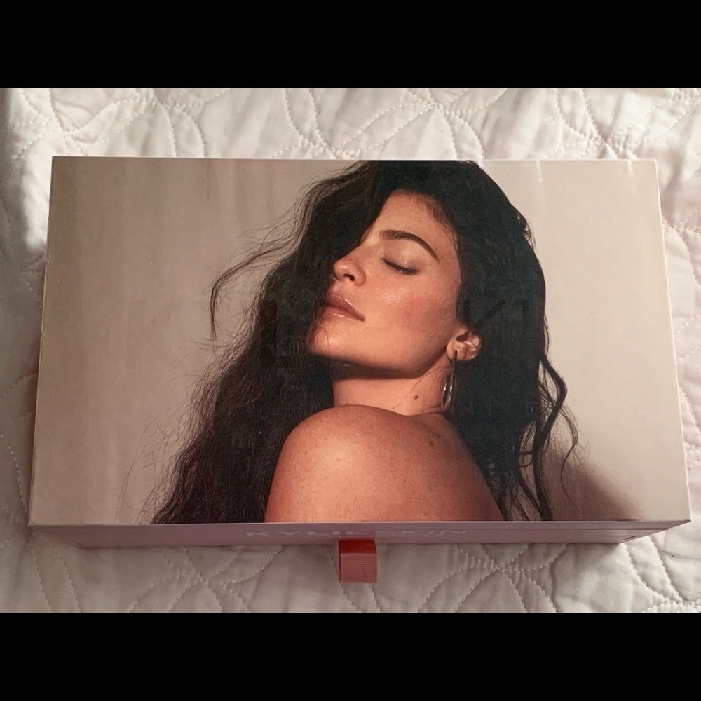 Kylie Skin Makeup Cleanser PR Box